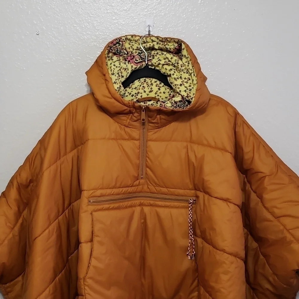 COPY - Nwot FP WE THE FREE ORANGE TRAVELING BAND QUILTED OVERSIZE PONCHO CAPE. - Picture 5 of 14